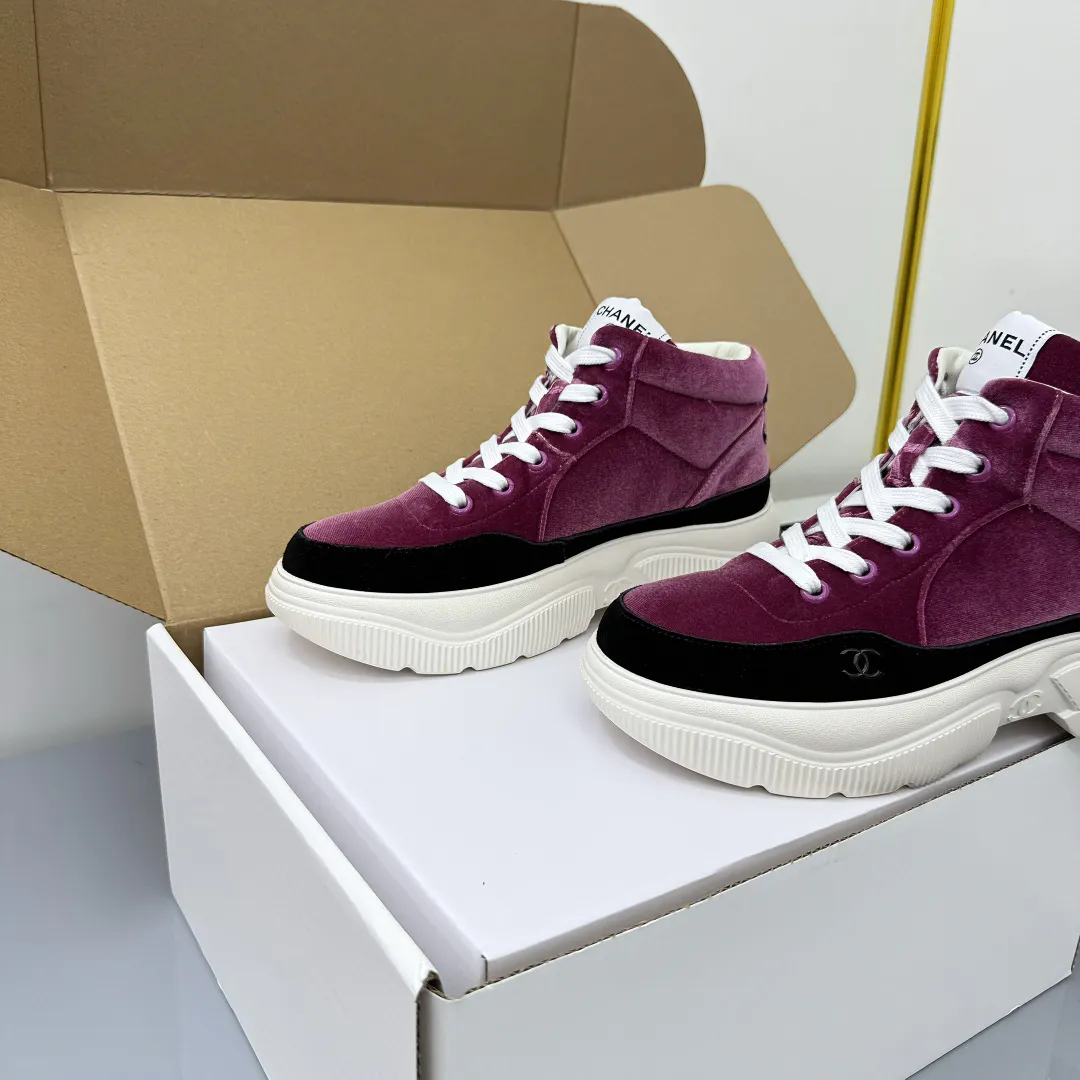 👟👟Ex-factory price 700👟👟 Chanel bread shoes ~ original calfskin panda shoes Chanel 25C latest hot style panda black and white sports shoes casual sneakers Xiaoxiang hot item classic black and white panda color coco girls must pay Fabric: original custom mixed sheepskin lining: original imported breathable mesh lining outsole: Original molded rubber + TPU combination Size: Women's 35-41